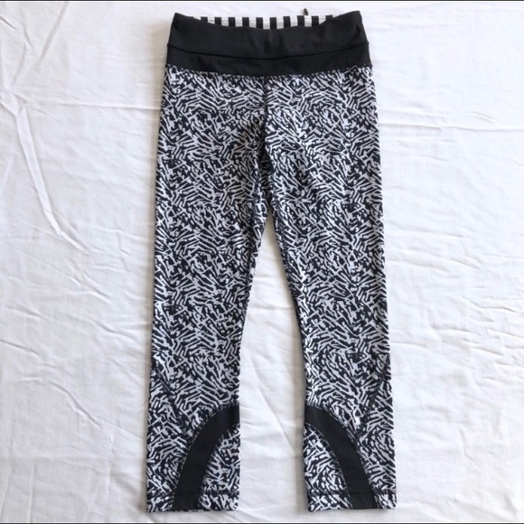 Lululemon Run: Inspire Crop II Full-On Luxtreme - Picture 3 of 4